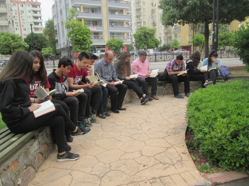 Mavi Bulvar Okuyor A Katildik 29 03 2017 Turgut Ozal Anadolu Lisesi